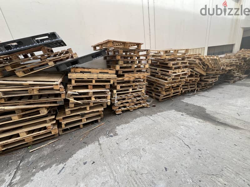 خردة المنصات الخشبية -Scrap Wooden Pallets 0