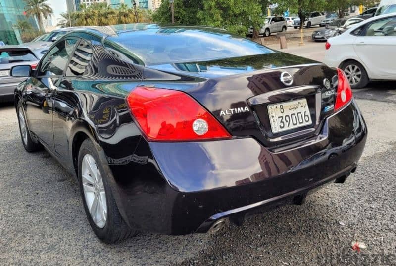 Nissan Altima 2010 1