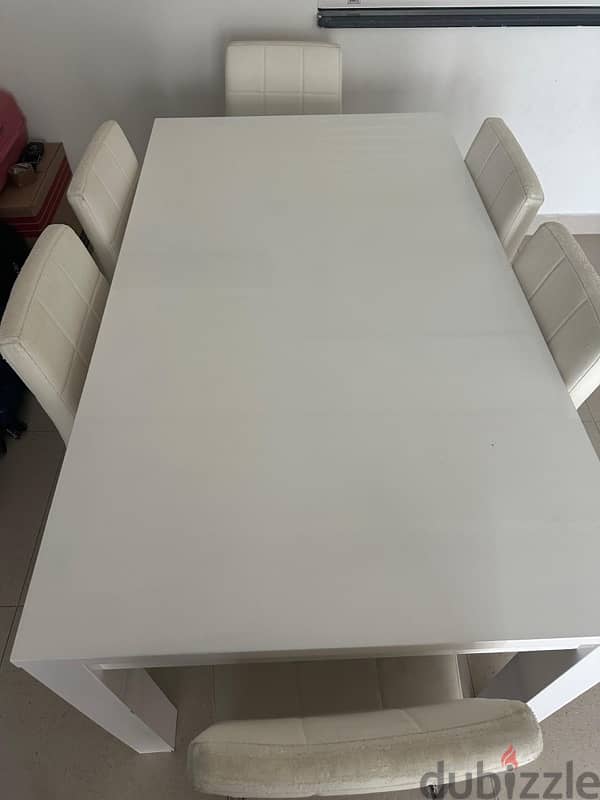 PERECT CONDITION Table set for reasonable price 4