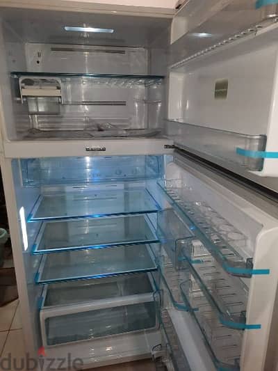 Toshiba 770 liter fridge very good condition for sale in mangaf blok4