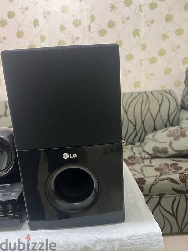 LG HOME THEATER 5.1 (650 watts )No Bluetooth 1