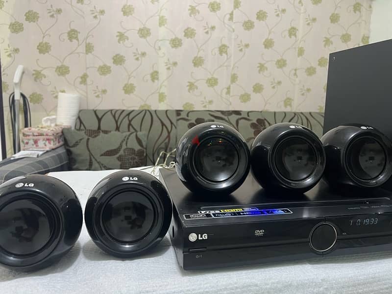 LG HOME THEATER 5.1 (650 watts )No Bluetooth 3