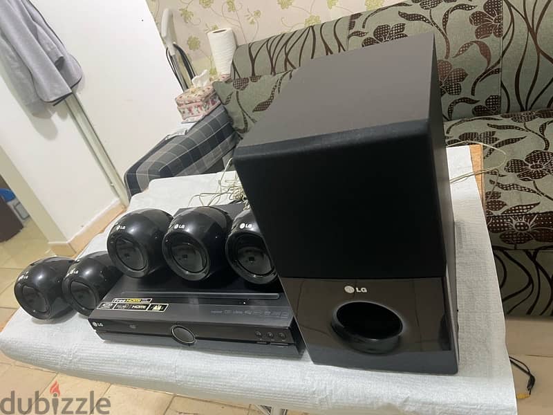 LG HOME THEATER 5.1 (650 watts )No Bluetooth 8