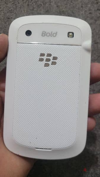 blackberry Bold looks like new 6