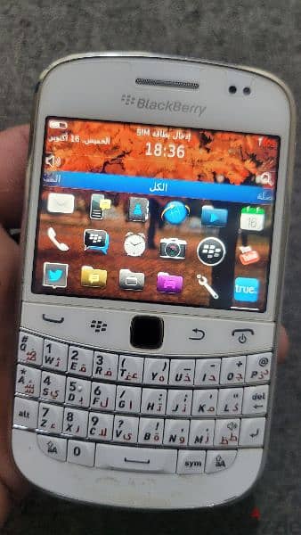 blackberry Bold looks like new 9