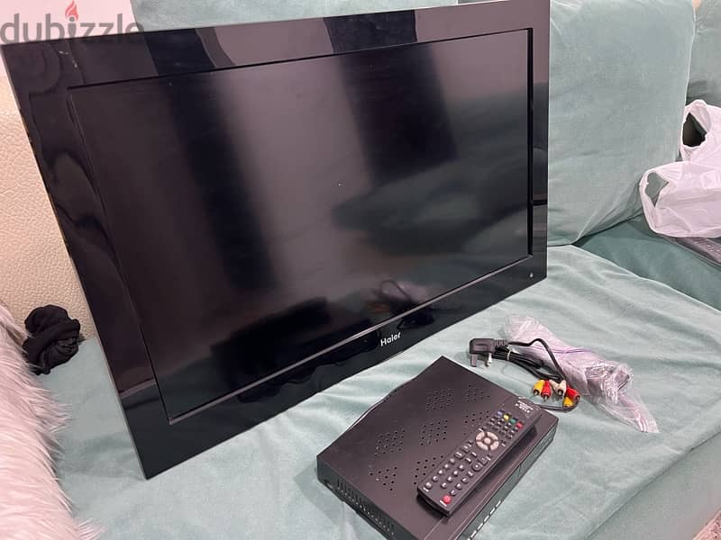 haier lcd 32 inches with receiver and remote and stand perfect conditi 2