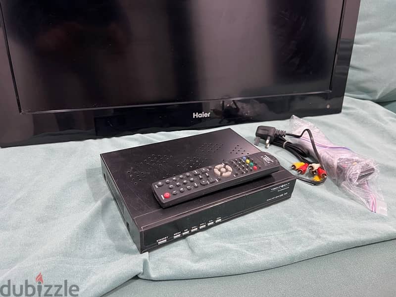 haier lcd 32 inches with receiver and remote and stand perfect conditi 3