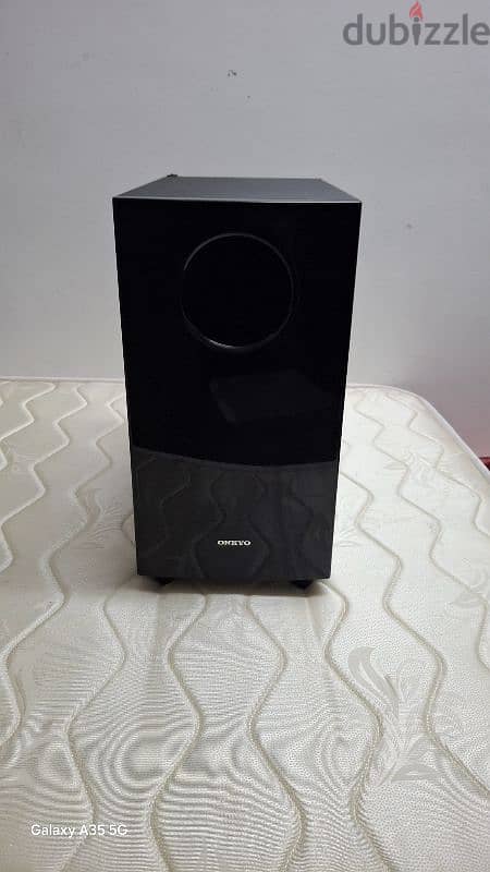 onkyo subwoofer . 0