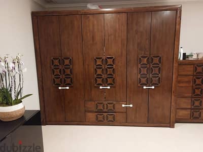 6 door wardrobe & chest of drawers