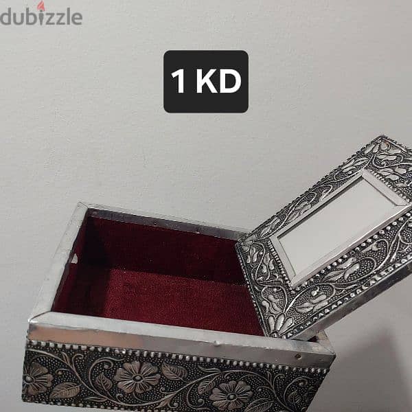 مجموعة أغراض للبيع A set of items for sale 4