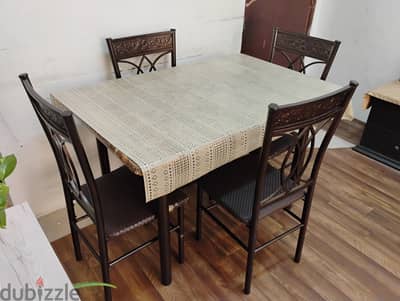 Dining table with 4 chair for sale