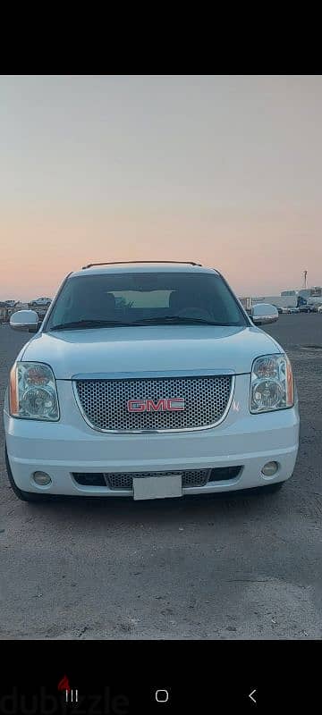 GMC YUKON 2013 IN BRAND NEW CONDITION