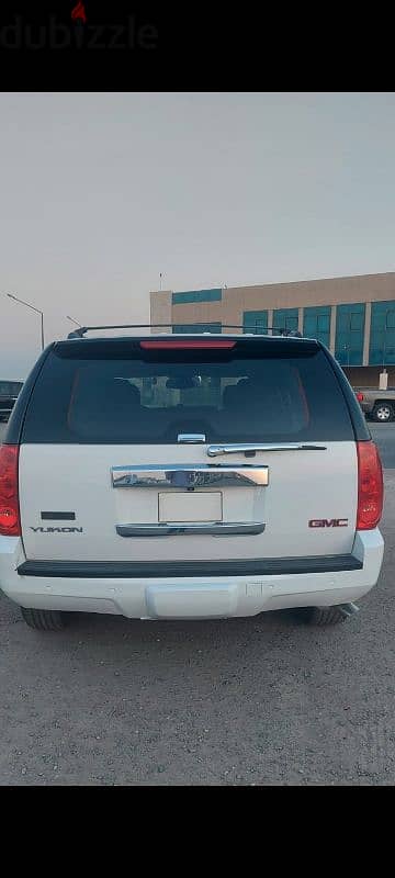 GMC YUKON 2013 IN BRAND NEW CONDITION 3