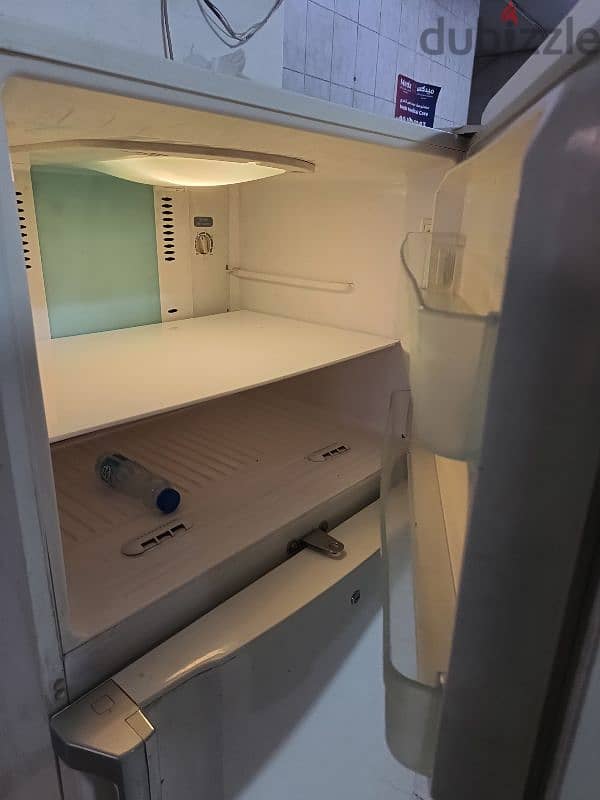 Toshiba refrigerator in excellent condition 2