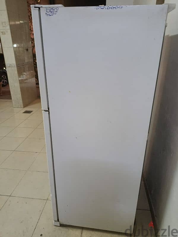 Toshiba refrigerator in excellent condition 4