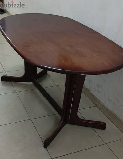 Dinning table for sale (158 cm x 90 cm). good condition