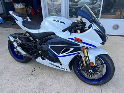 2024 Suzuki gsx-r1000 (whatsap +971555984521)