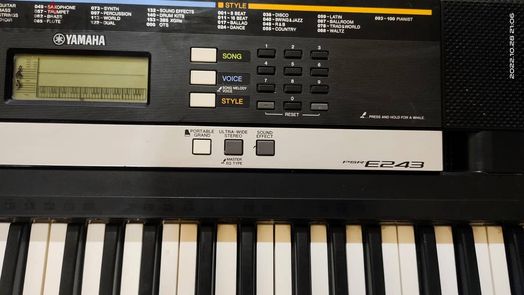 YAMAHA PSR E 243 Musical keyboard for sale 1