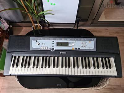 Yamaha Portatone PSR E213 Portable Keyboard w/stand for sheet music