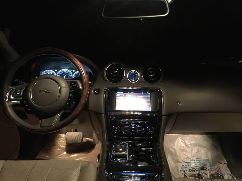 Jaguar XJ 2011 XJL 10