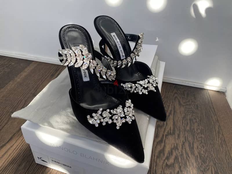 WhatsApp + 31687040507 MANOLO BLAHNIK Lurum 90 Black embellished velve 0