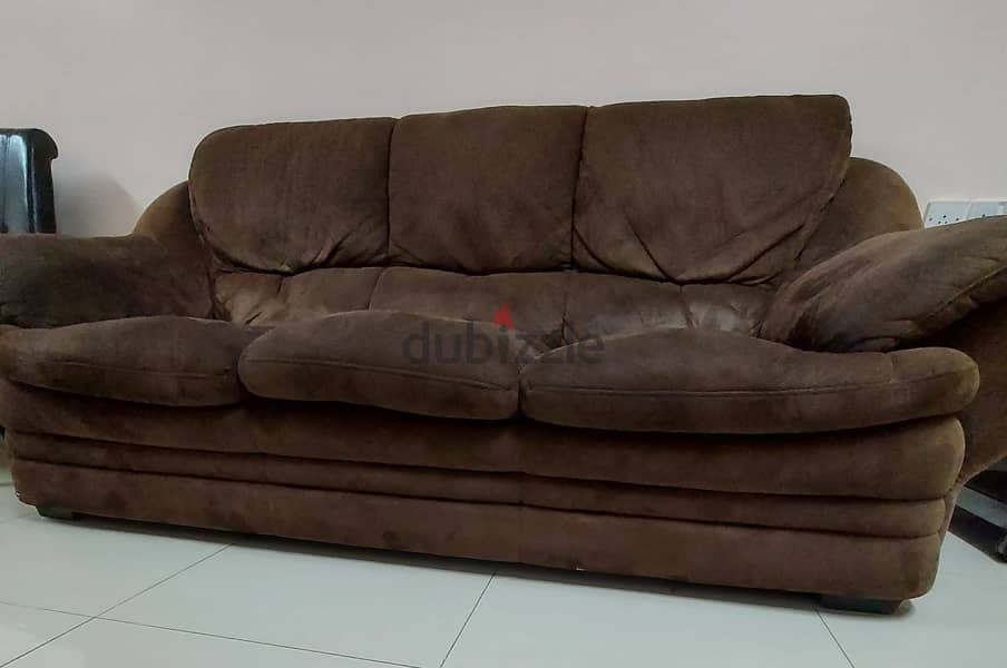 Sofa set in good condition 2