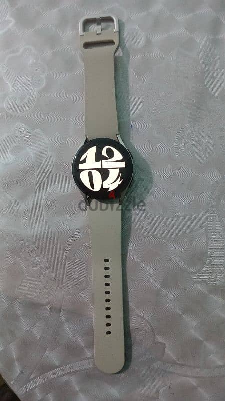 Samsung watch 4 lte with box and additional 2 straps for sale or swap 0