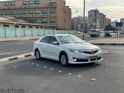 Toyota Camry 2012 GLX FULL OPTION WITH SUNROOF