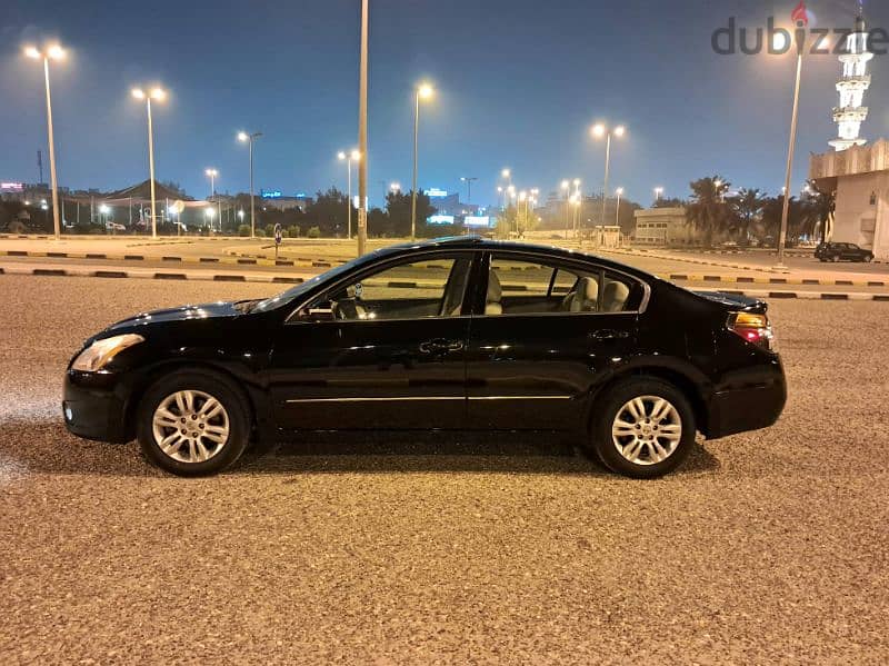 Nissan Altima - 2012 1