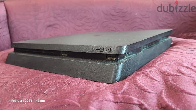 PS4 slim excellent condition 3