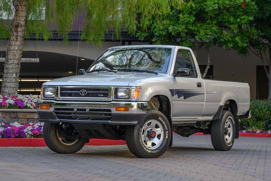 Toyota Camry 1992 1992 Toyota Pickup Deluxe 4x4 WhatsApp +17144191773 6