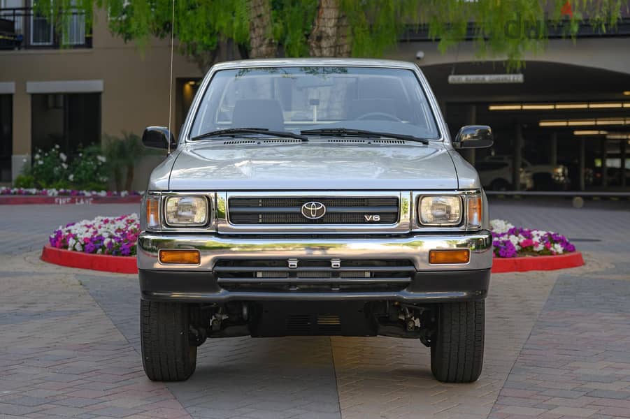 Toyota Camry 1992 1992 Toyota Pickup Deluxe 4x4 WhatsApp +17144191773 7