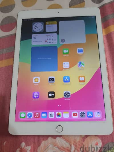 Apple I pad 6, 32gb good condition only small dot in screen.