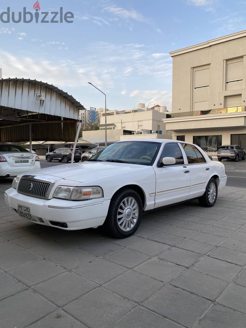 Ford Mercury Grand Marquis Model 2011 1