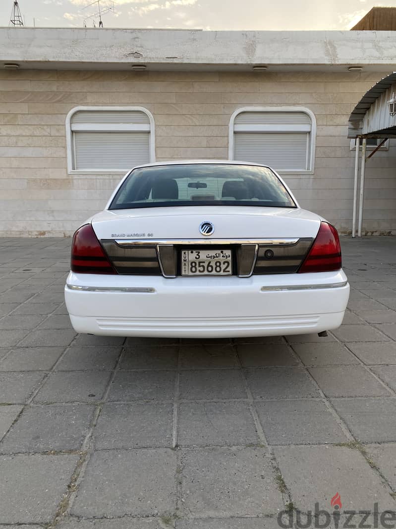 Ford Mercury Grand Marquis Model 2011 3