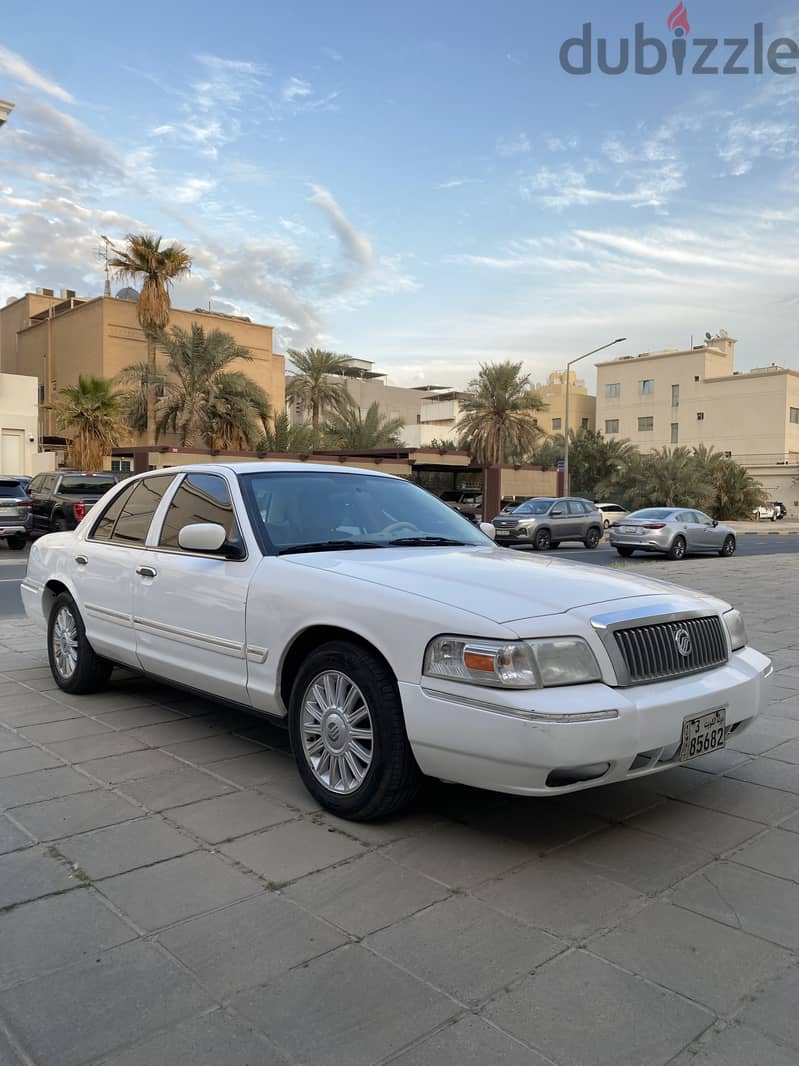 Ford Mercury Grand Marquis Model 2011 4