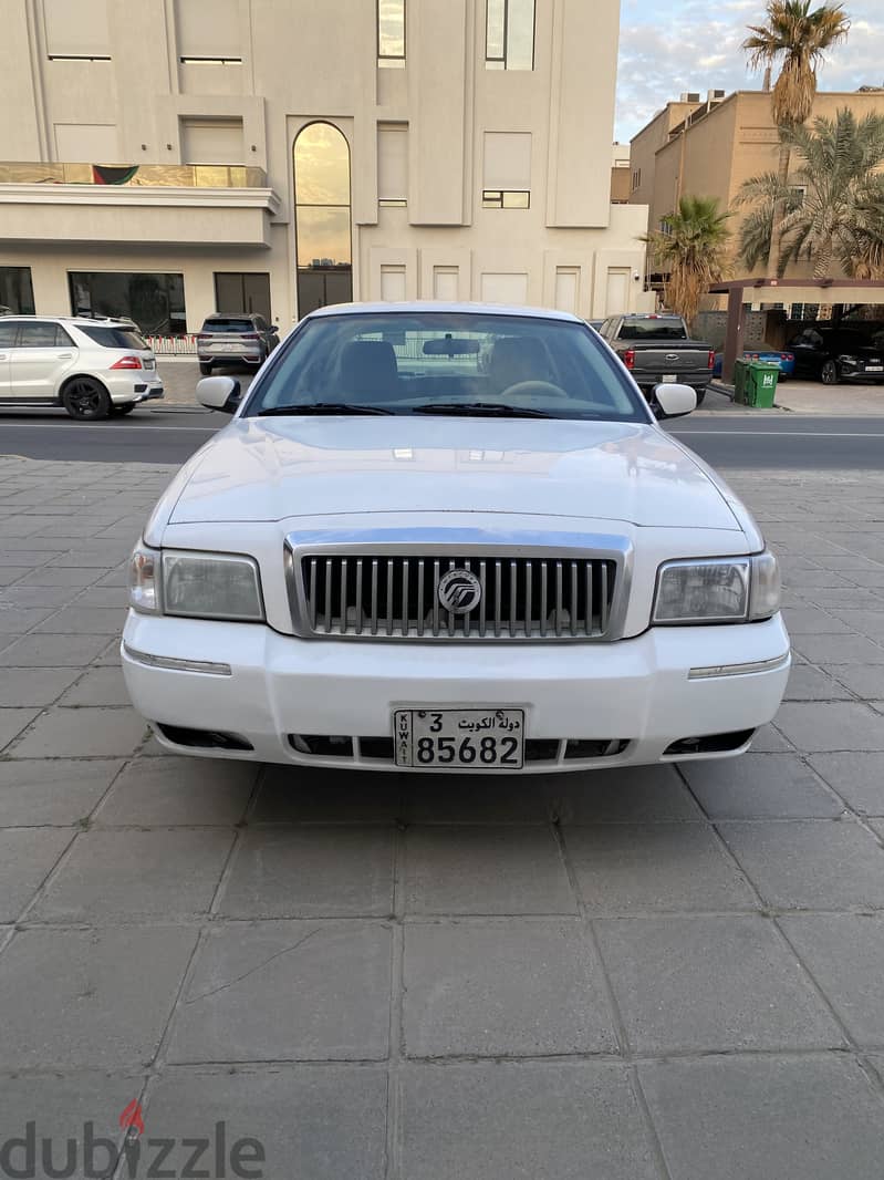 Ford Mercury Grand Marquis Model 2011 5