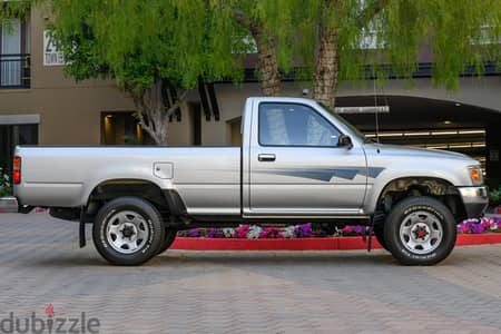 Toyota Pickup 1992 Deluxe 4x4 WhatsApp Chat : +17144191773