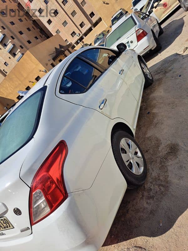 Nissan Sunny 2015 3