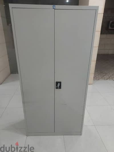 Wardrobe with 2 doors, used for 1 hair