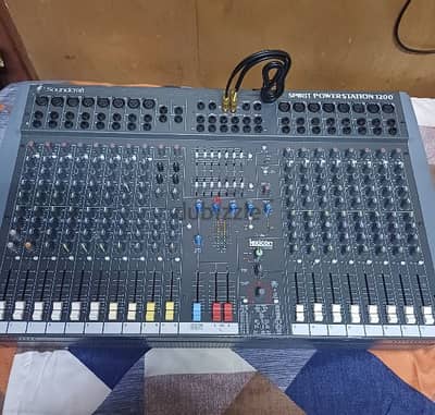 soundcraft powerd mixer 3000 watts total peak