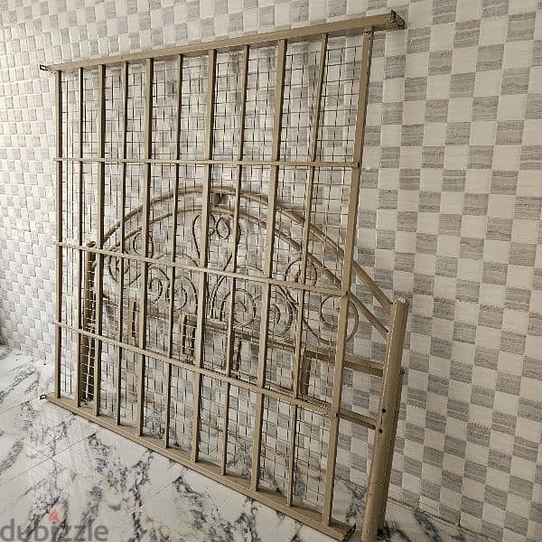 King Size Metal Bed 0