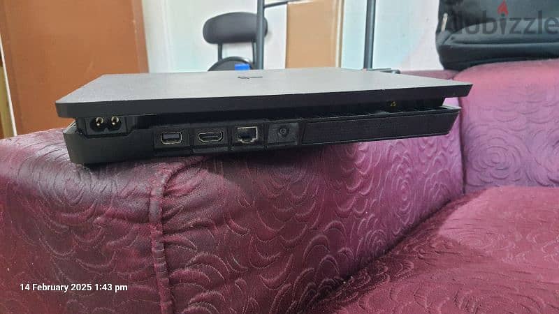 PS4 slim in excellent condition in exchange with Samsung S24 ultra 3