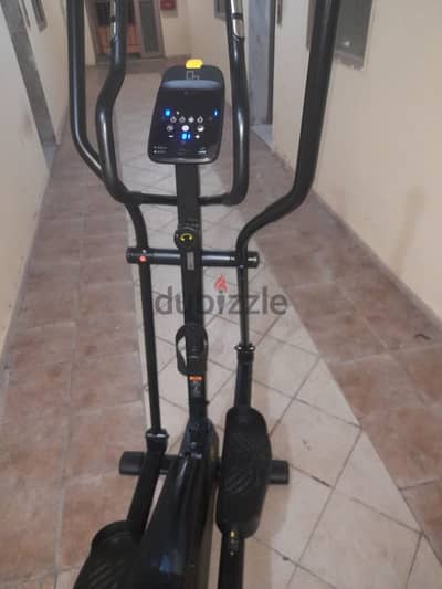 Domyos El-520 self power elliptical machine