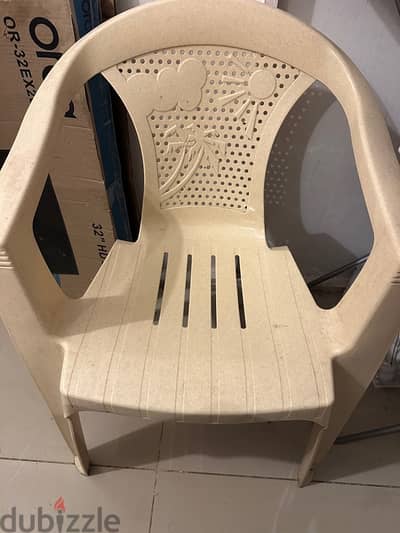 PLASTIC CHAIR