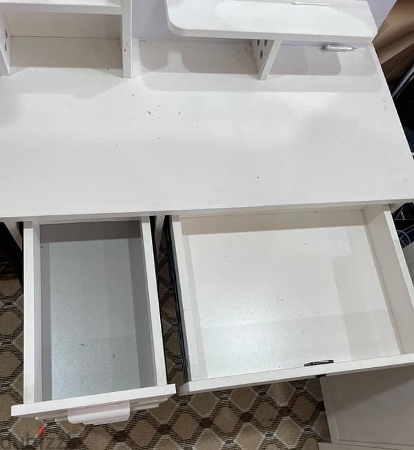 Selling White dressing table 1