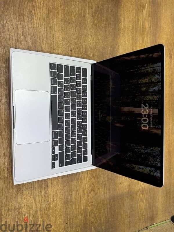 للبيعmacbook air موديل2022بحالة ممتازة كالجديد 3