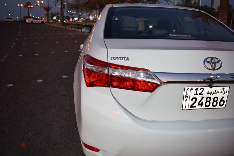 Toyota Corolla for Sale in Kuwait – 2014 Model | Excellent Condition! 7