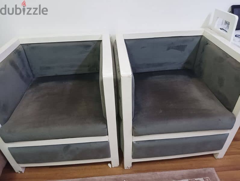 WELVET luxury sofa chairs in good condition with center table 1