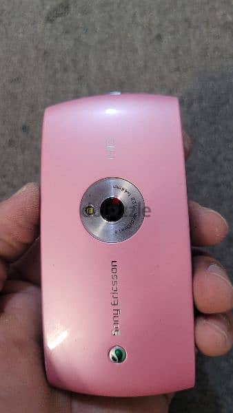 sony ericsson orginal sharger orginal battery looks like new 5